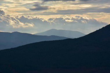 arka planda dağların güzel sahne 