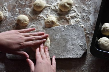 kızarmış lahana ile turta hazırlama 