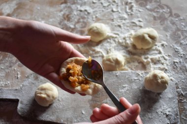 kızarmış lahana ile turta hazırlama 