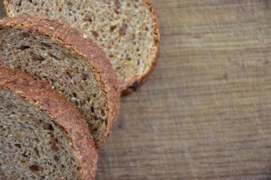 ahşap tahta üzerinde ekmek loafs 
