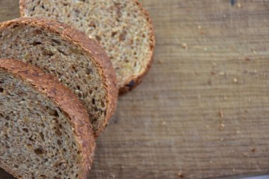 ahşap tahta üzerinde ekmek loafs 