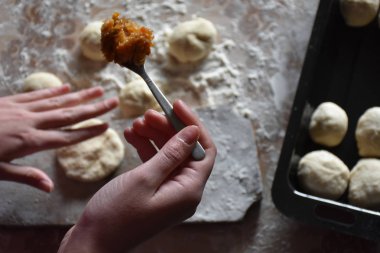 kızarmış lahana ile turta hazırlama 