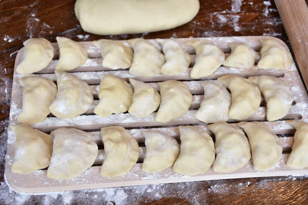 Kaynar kadar-Varenyky (mantı), geleneksel Ukrayna mutfağı