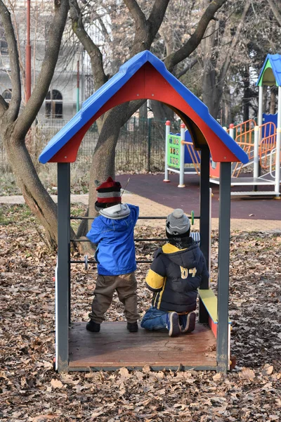 Gyönyörű Játszótér Parkban — Stock Fotó