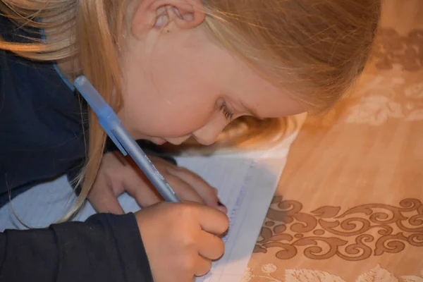 Girl Writing Pen Notebook — Stock Photo, Image