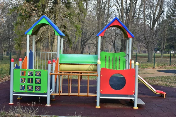 Parktaki güzel oyun parkı