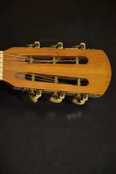 Drewniana Gitara Czarnym Tle — Zdjęcie stockowe