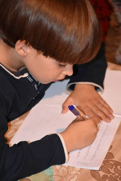 Dziewczyna Pisanie Pióra Notatniku — Zdjęcie stockowe