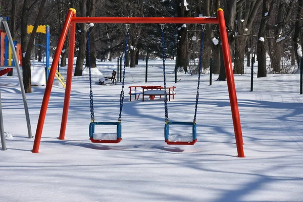 雪の中の美しい遊び場 — ストック写真