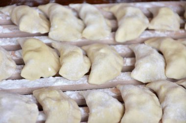 Kaynar kadar-Varenyky (mantı), geleneksel Ukrayna mutfağı