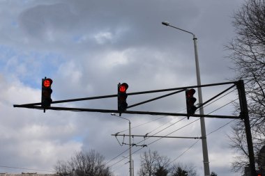 Sokak lambalarının yakın çekim görüntüleri.