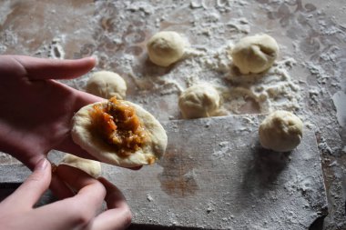 kızarmış lahana ile turta hazırlama 