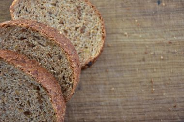 ahşap tahta üzerinde ekmek loafs 