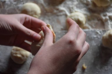 kızarmış lahana ile turta hazırlama 