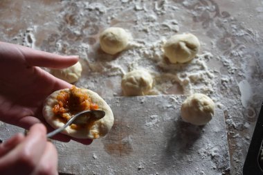 kızarmış lahana ile turta hazırlama 