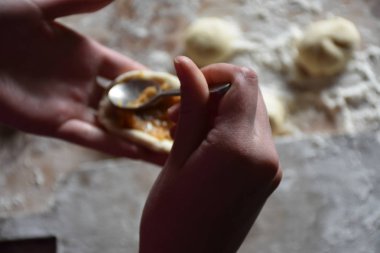 kızarmış lahana ile turta hazırlama 