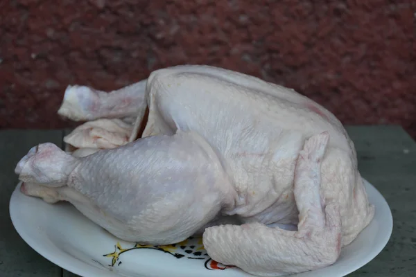 Frisches Rohes Huhn Auf Einem Hintergrund — Stockfoto