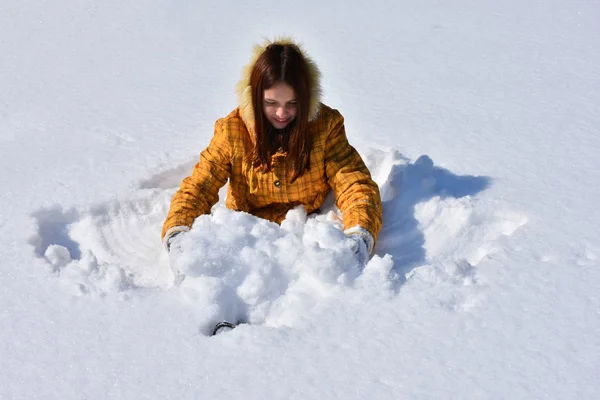 Meisje Veel Plezier Buiten Sneeuw — Stockfoto