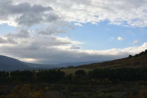 Vacker Natur Bakgrund Berg Och Sky — Stockfoto