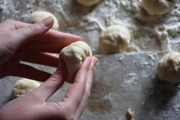 Przygotowanie Ciasta Smażoną Kapustą — Zdjęcie stockowe