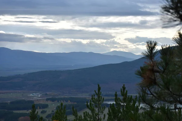 Mycket Vackra Landskap Berg Och Dimma — Stockfoto