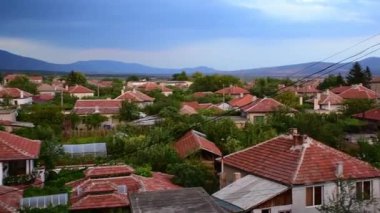 Gündüz vakti eski köyün hava panoramik görüntüleri.