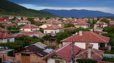 Gündüz vakti eski köyün hava panoramik görüntüleri.