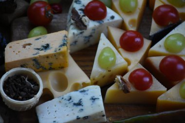 çeşitli peynir yakın 