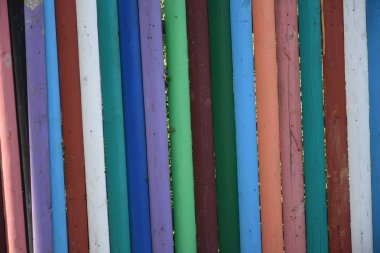 çok renkli ahşap kalemler çit