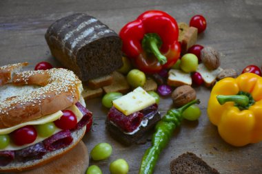 çeşitli mezeler yakın 