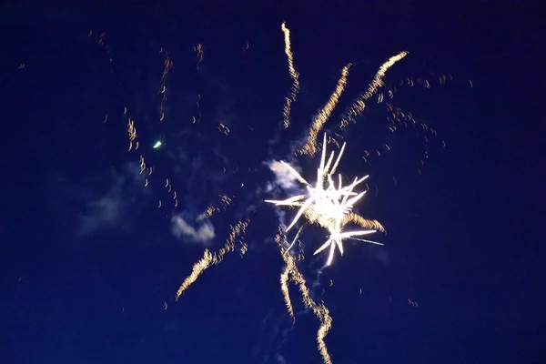 Colorful Unfocused Fireworks Explosion Night — Stock Photo, Image