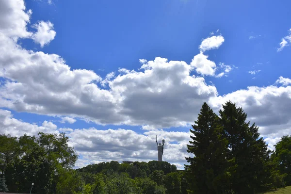 Summer Trees Blue Sky Ukraine Motherland Monument — Photo