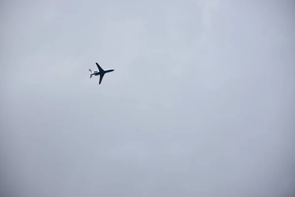 Самолет Небе — стоковое фото