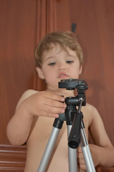Portrait Cute Boy Examining Tripod Camera — Φωτογραφία Αρχείου