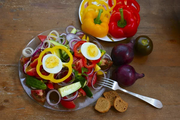 蔬菜沙拉配鸡蛋 — 图库照片