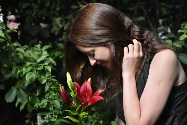 Pretty Girl Posing Garden Looking Burgundy Flowers — Stock Fotó
