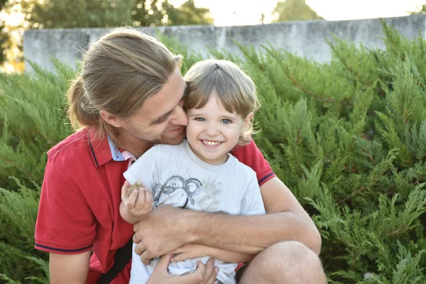 Pai Filho Brincam Juntos Livre — Fotografia de Stock