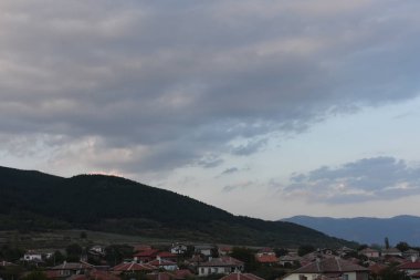 manzara ve köy ve gökyüzü