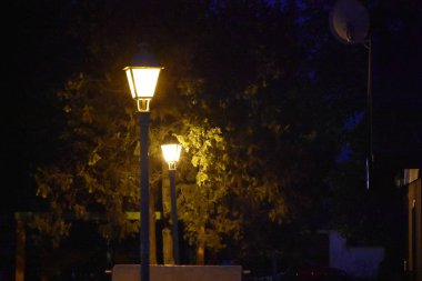 şehir caddesinde fener 