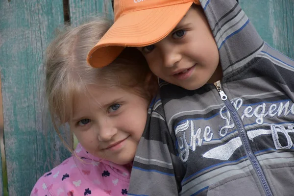 Menino Menina Fundo Cerca — Fotografia de Stock