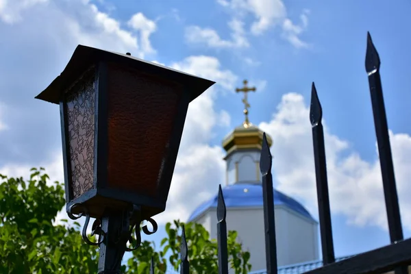 Outdoor Shot Vintage Street Lantern Church Blue Sky Background — Fotografia de Stock