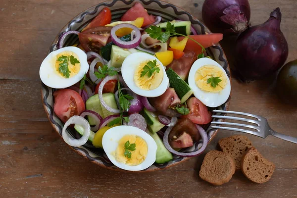 Salada Fresca Feita Legumes Com Ovos Cozidos — Fotografia de Stock