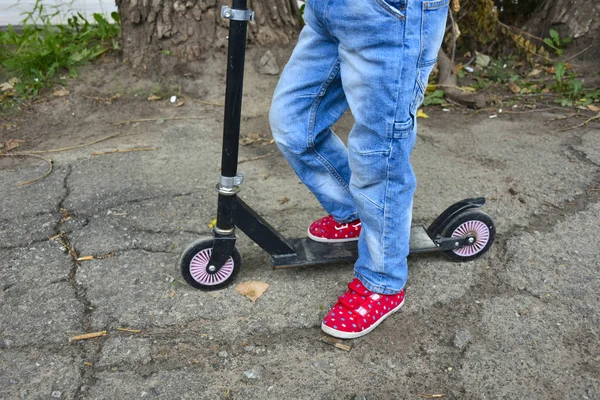 Child Riding Scooter Park — Stock Photo, Image