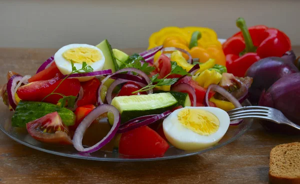 蔬菜沙拉配鸡蛋 — 图库照片