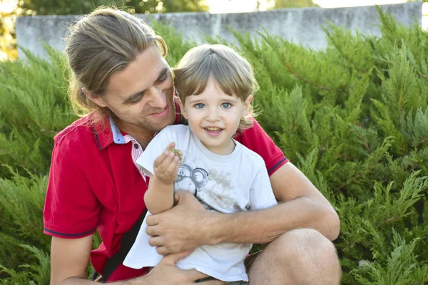 Pai Filho Brincam Juntos Livre — Fotografia de Stock