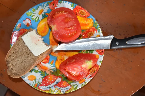 Sliced Tomatoes Sandwich Plate — 스톡 사진