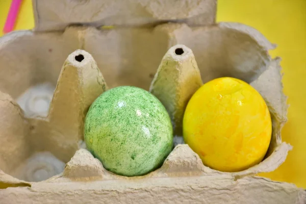 Paskalya Büyük Günde Resim Yapmak Için Renkli Yumurtalar — Stok fotoğraf