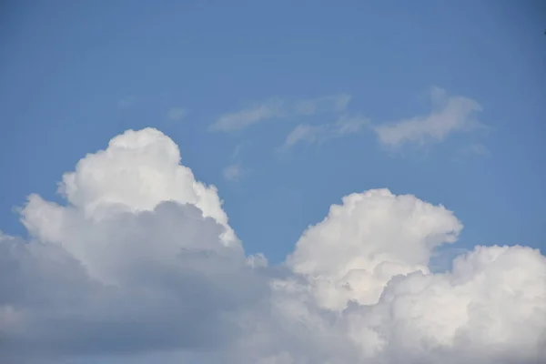 Langit Biru Dan Awan Putih — Stok Foto