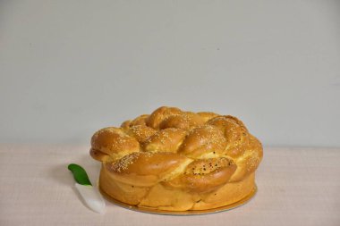 Beyaz arkaplanda ekmek,