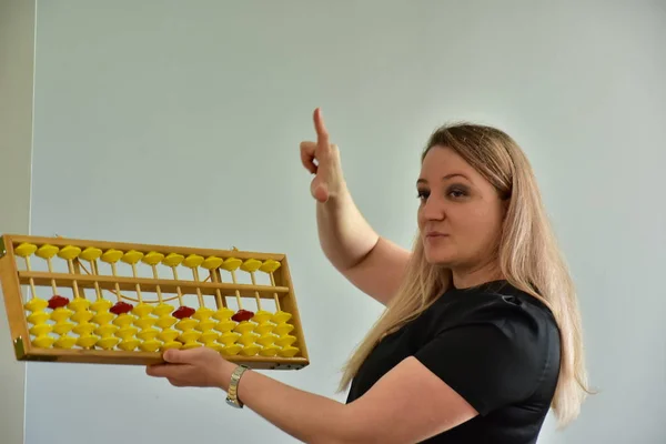 Mujer Las Matemáticas Mentales Abacus —  Fotos de Stock